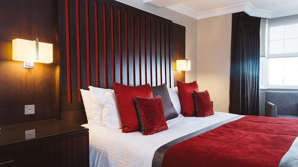 Grand Jersey Hotel And Spa Saint Helier Jersey Εξωτερικό φωτογραφία A bedroom at the hotel