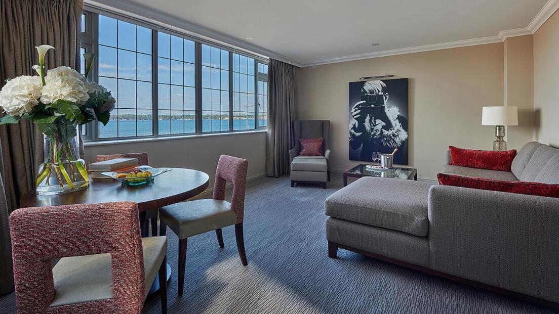 Grand Jersey Hotel And Spa Saint Helier Jersey Εξωτερικό φωτογραφία A suite at the InterContinental