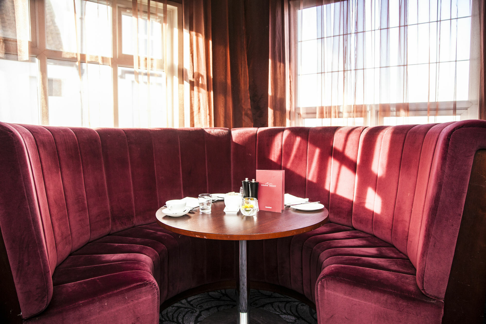 Grand Jersey Hotel And Spa Saint Helier Jersey Εξωτερικό φωτογραφία A booth in a restaurant