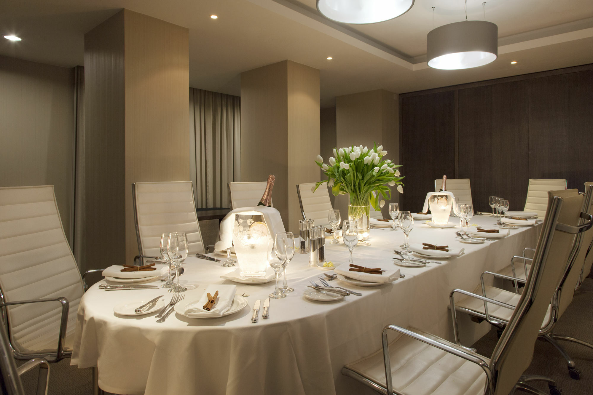 Grand Jersey Hotel And Spa Saint Helier Jersey Εξωτερικό φωτογραφία The boardroom at the London Hilton on Park Lane
